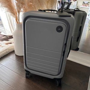 Monos Carry-on Pro Luggage